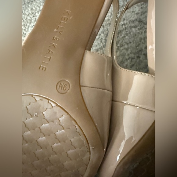 Kelly & Katie Beige Patent Slingback Heels Sz 9 wedding casual party - Picture 5 of 8